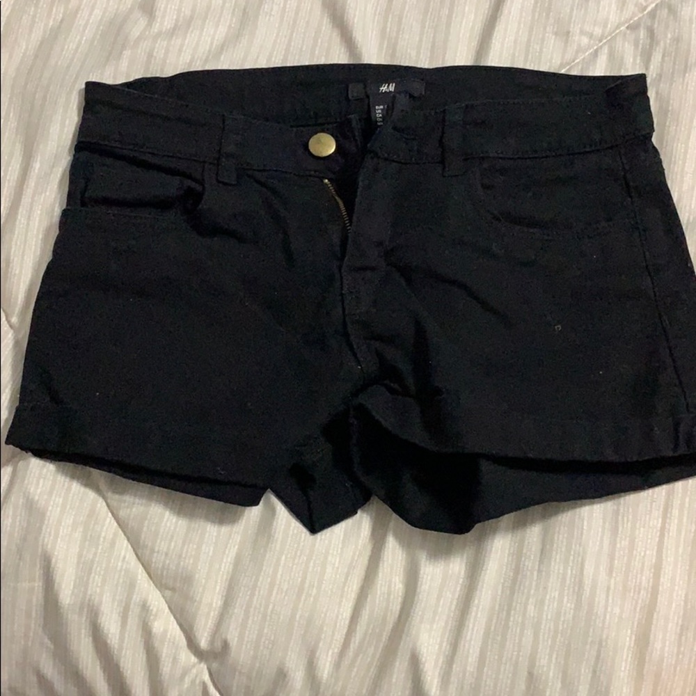 H&M black shorts